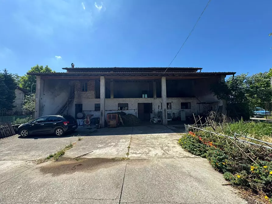 Immagine 3 di Rustico / casale in vendita  in Via pedrocchetta, 7 a Cazzago San Martino