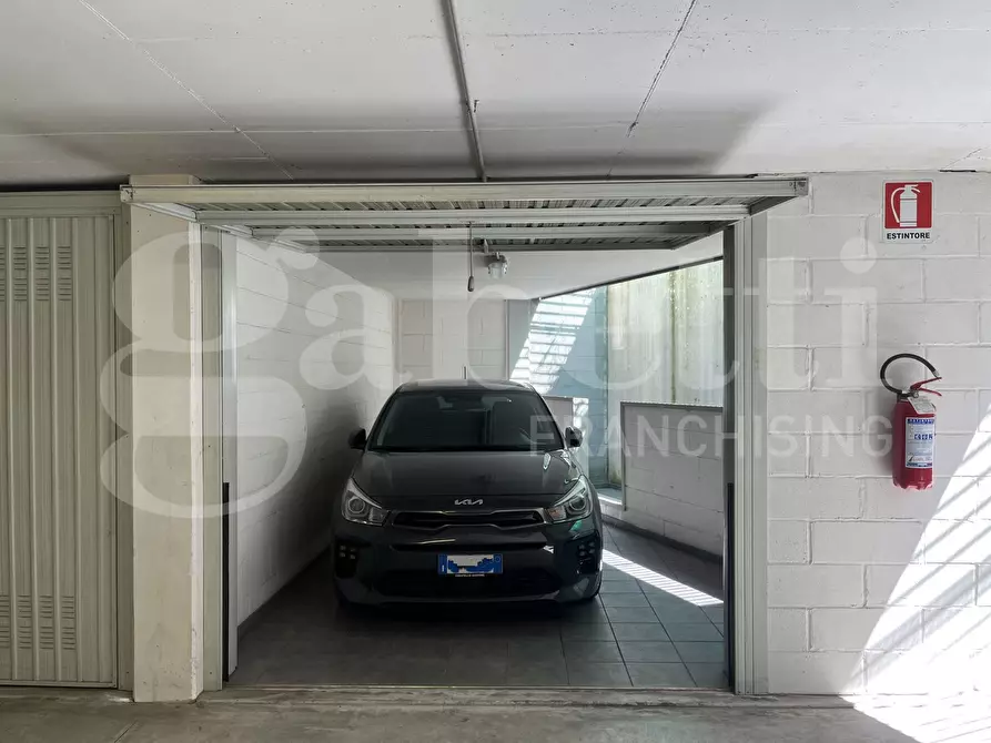 Immagine 1 di Box auto in vendita  in Via San DonÃ , . a Venezia