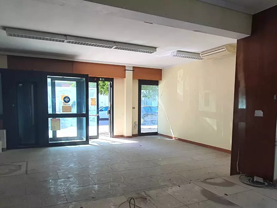 Immagine 9 di Negozio in vendita  in Viale della Regione, 23/A a Partinico