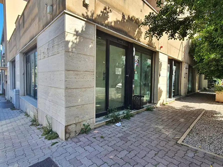 Immagine 4 di Negozio in vendita  in Viale della Regione, 23/A a Partinico