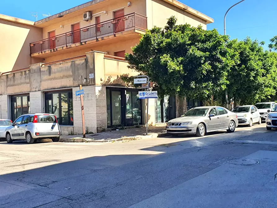 Immagine 2 di Negozio in vendita  in Viale della Regione, 23/A a Partinico