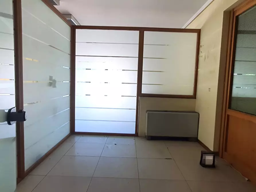 Immagine 12 di Negozio in vendita  in Viale della Regione, 23/A a Partinico
