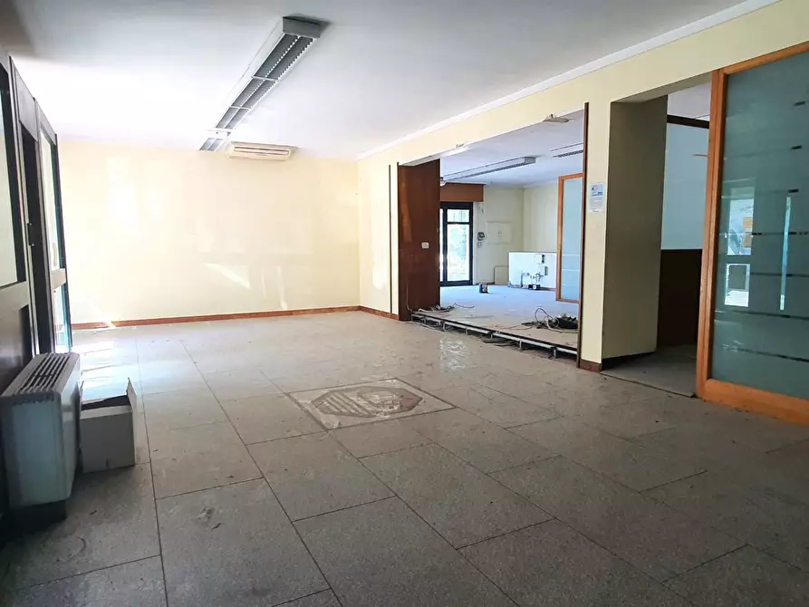 Immagine 1 di Negozio in vendita  in Viale della Regione, 23/A a Partinico