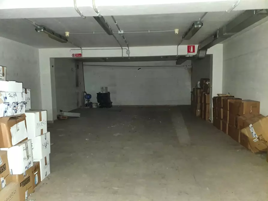 Immagine 14 di Negozio in vendita  in Viale della Regione, 23/A a Partinico