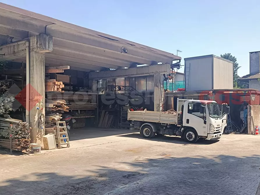 Immagine 4 di Palazzo in vendita  in Via emilia, snc a Legnano