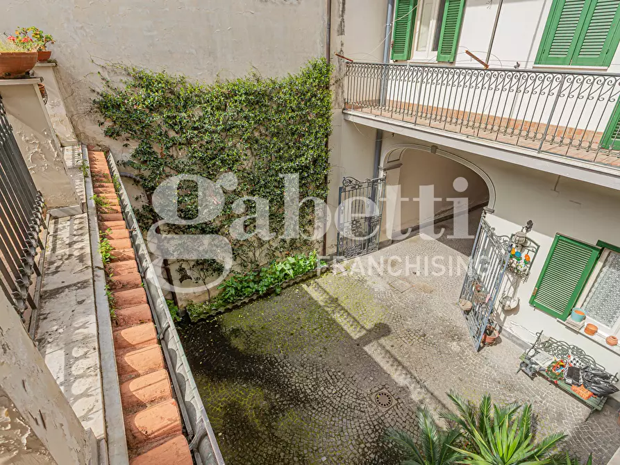 Immagine 26 di Palazzo in vendita  in Via Carmine Buonomo a Frattamaggiore