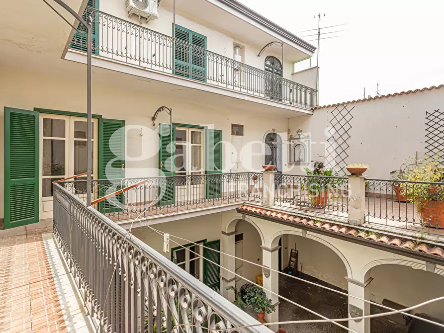 Immagine 22 di Palazzo in vendita  in Via Carmine Buonomo a Frattamaggiore