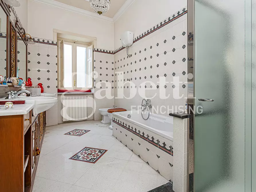 Immagine 18 di Palazzo in vendita  in Via Carmine Buonomo a Frattamaggiore