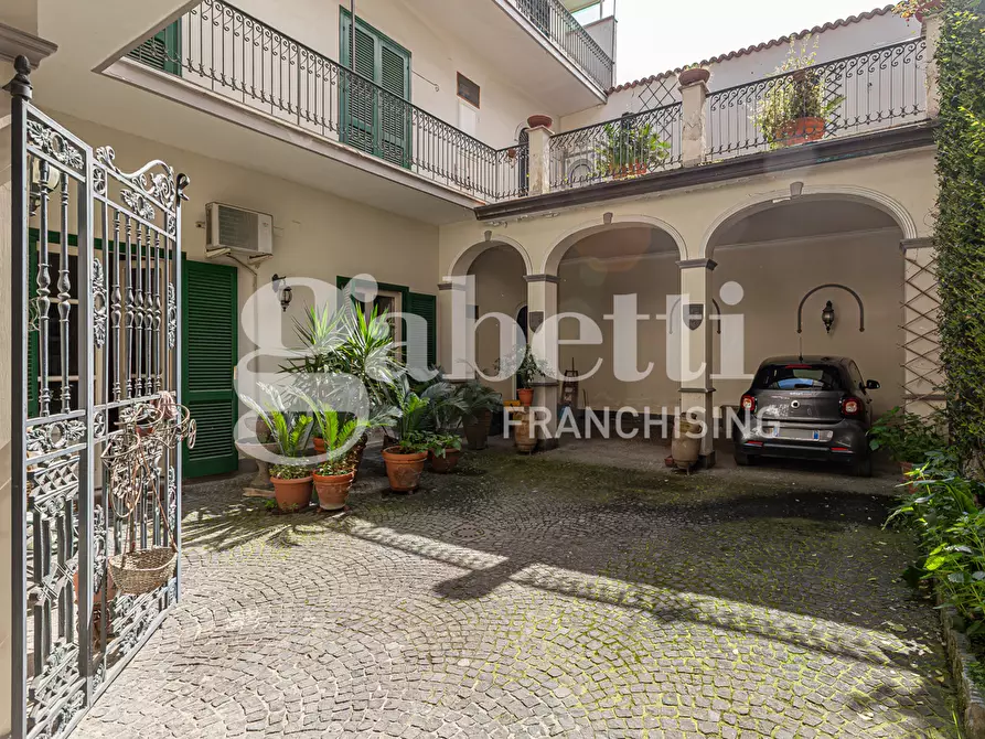 Immagine 3 di Palazzo in vendita  in Via Carmine Buonomo a Frattamaggiore
