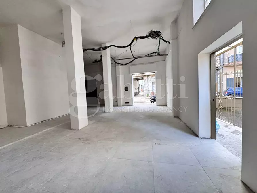 Immagine 2 di Negozio in affitto  in Corso Giuseppe Garibaldi a Grumo Nevano