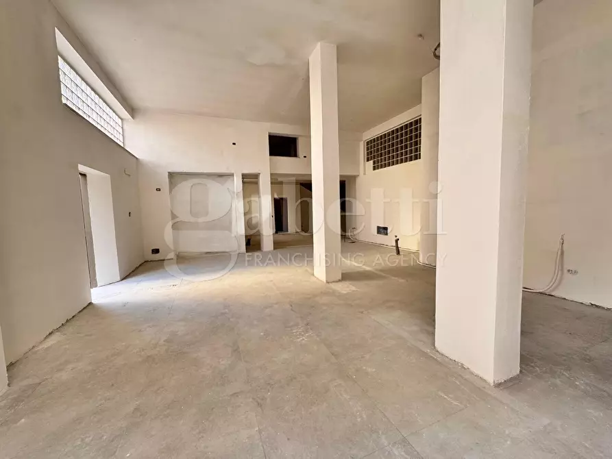 Immagine 3 di Negozio in affitto  in Corso Giuseppe Garibaldi a Grumo Nevano