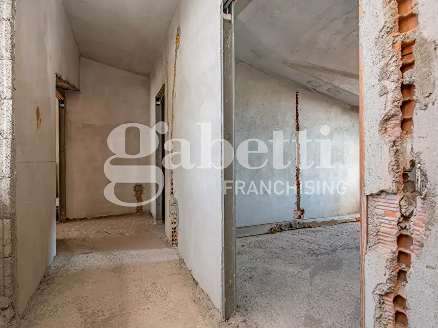 Immagine 24 di Palazzo in vendita  in Via Limitone a Frattamaggiore