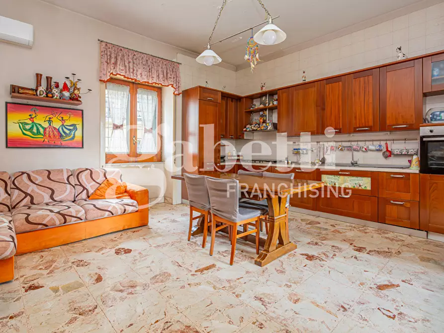 Immagine 18 di Palazzo in vendita  in Via Limitone a Frattamaggiore