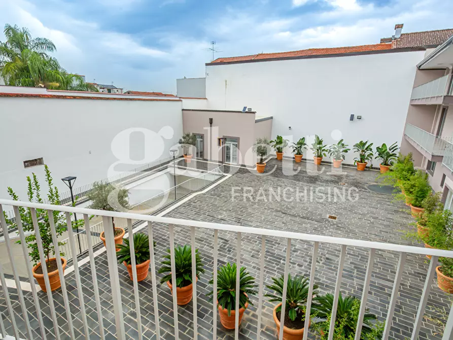 Immagine 11 di Palazzo in affitto  in Via Vittorio Emanuele III a Frattamaggiore