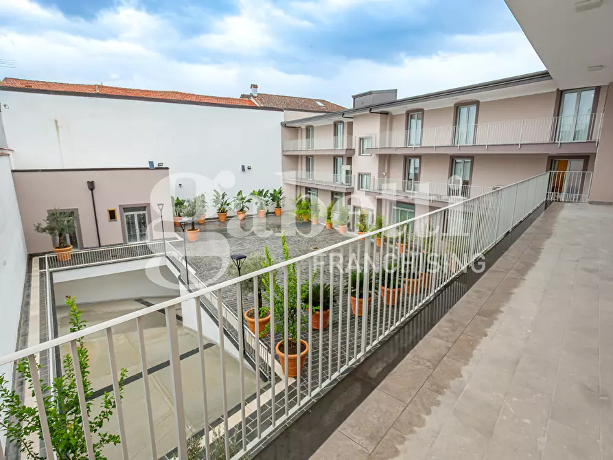 Immagine 1 di Palazzo in affitto  in Via Vittorio Emanuele III a Frattamaggiore