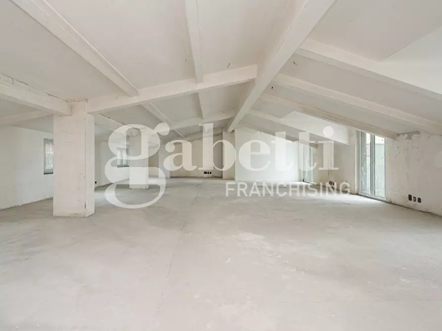 Immagine 18 di Palazzo in affitto  in Via Vittorio Emanuele III a Frattamaggiore