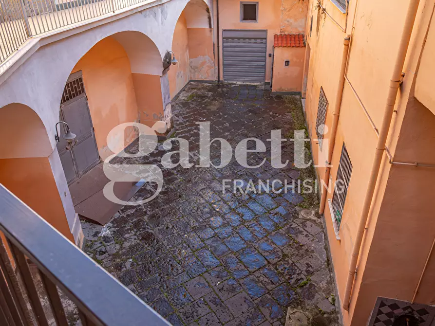 Immagine 17 di Palazzo in vendita  in Via Cumana a Frattamaggiore