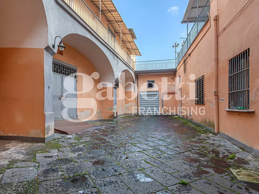 Immagine 2 di Palazzo in vendita  in Via Cumana a Frattamaggiore