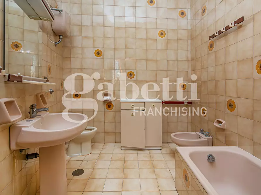 Immagine 9 di Palazzo in vendita  in Via Cumana a Frattamaggiore
