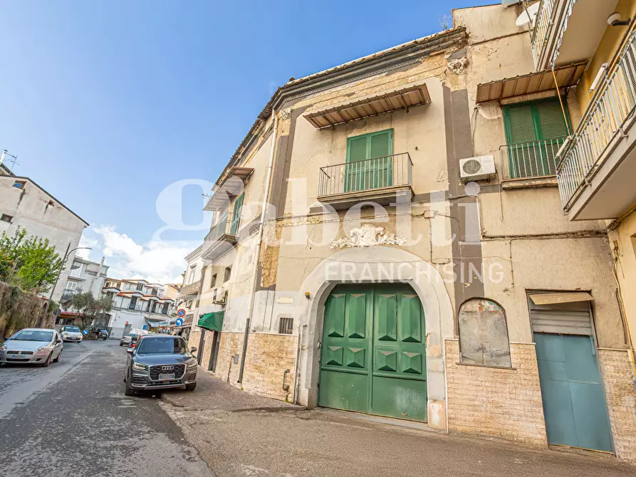 Immagine 20 di Palazzo in vendita  in Via Cumana a Frattamaggiore
