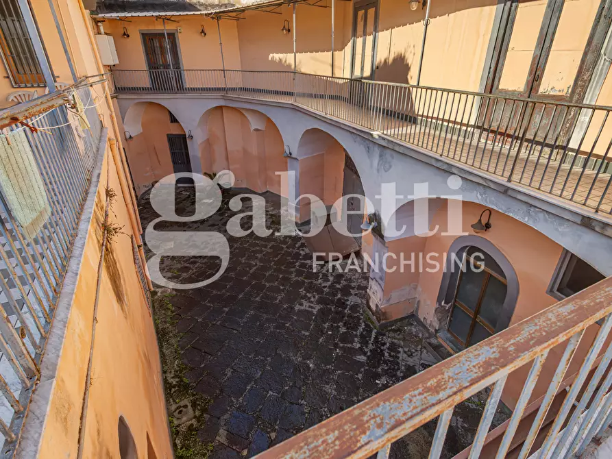 Immagine 1 di Palazzo in vendita  in Via Cumana a Frattamaggiore