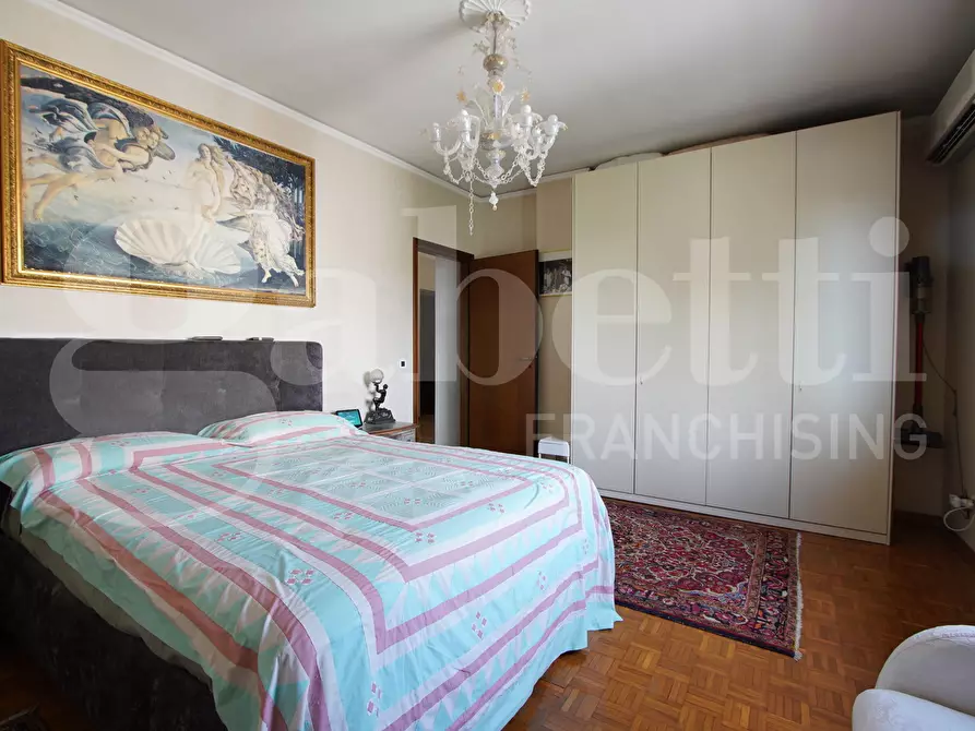 Immagine 10 di Appartamento in vendita  in Corso del Popolo, . a Venezia