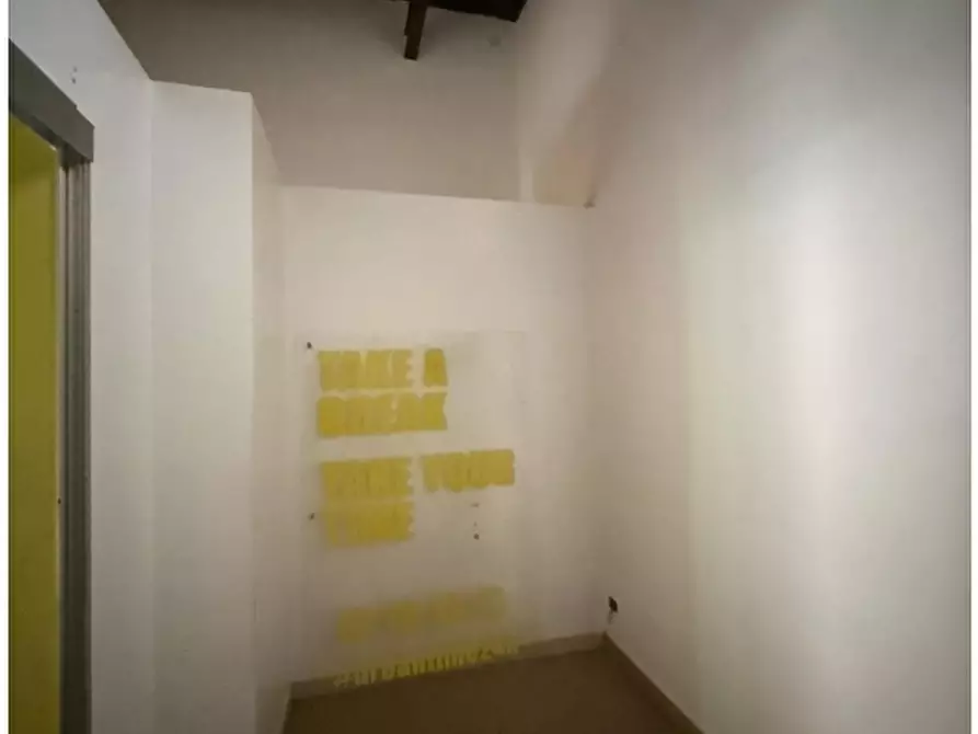 Immagine 5 di Negozio in vendita  in Via Antonio Gramsci, 5 a Somma Vesuviana