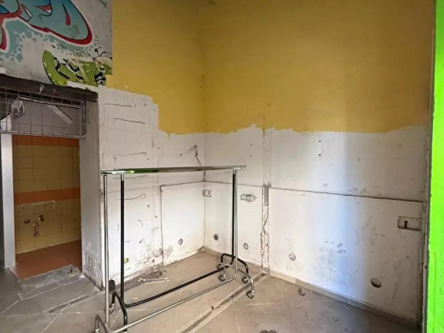 Immagine 13 di Negozio in vendita  in Via Antonio Gramsci, 5 a Somma Vesuviana