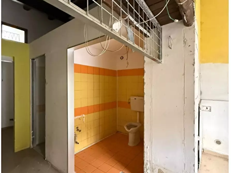 Immagine 8 di Negozio in vendita  in Via Antonio Gramsci, 5 a Somma Vesuviana