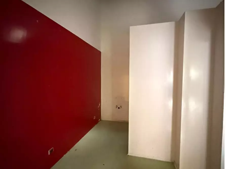 Immagine 9 di Negozio in vendita  in Via Antonio Gramsci, 5 a Somma Vesuviana