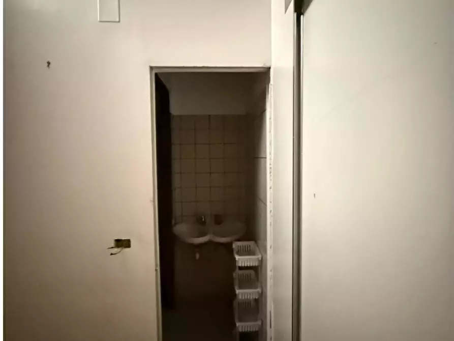 Immagine 10 di Negozio in vendita  in Via Antonio Gramsci, 5 a Somma Vesuviana