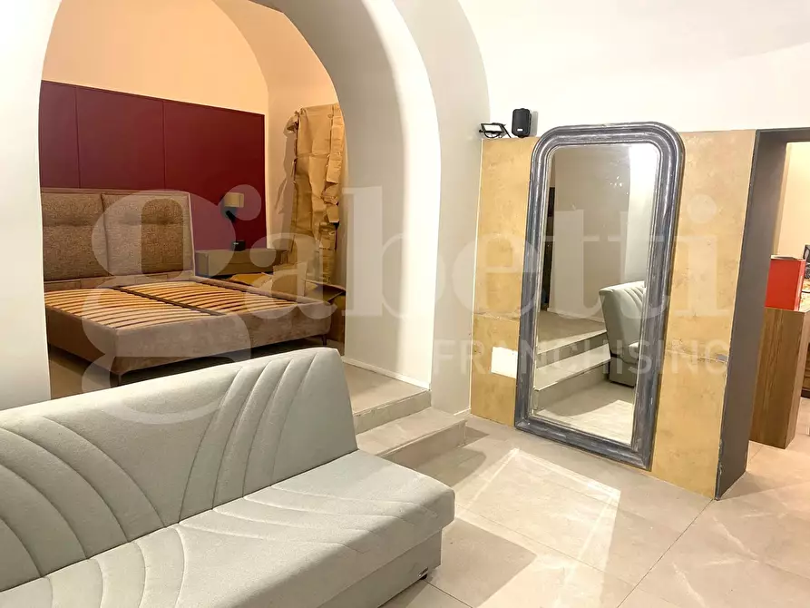 Immagine 6 di Negozio in vendita  in Via pier delle vigne a Napoli