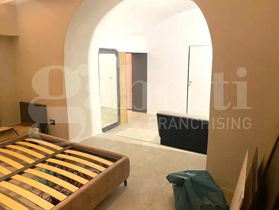 Immagine 7 di Negozio in vendita  in Via pier delle vigne a Napoli