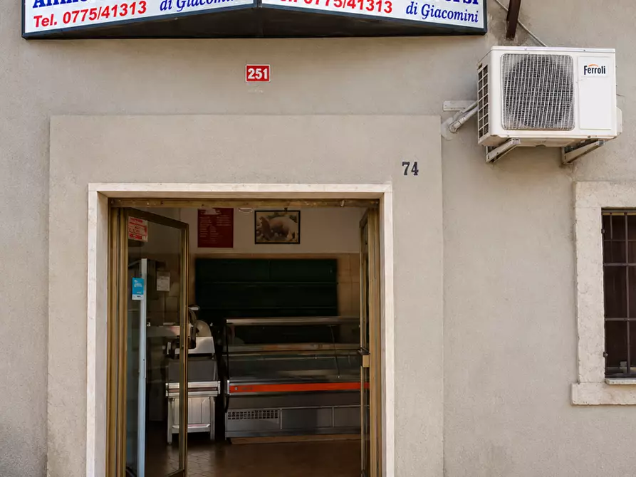 Immagine 8 di Negozio in affitto  in Via Pietro sterbini, 74 a Vico Nel Lazio