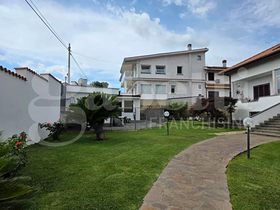 Immagine 6 di Villa in vendita  in Via Castelbarco, 67a a Roma