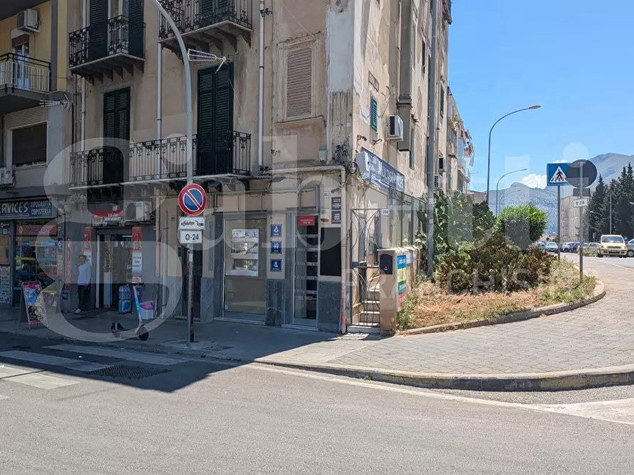 Immagine 2 di Negozio in affitto  in Corso Tukory a Palermo