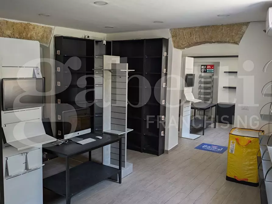 Immagine 5 di Negozio in affitto  in Corso Tukory a Palermo