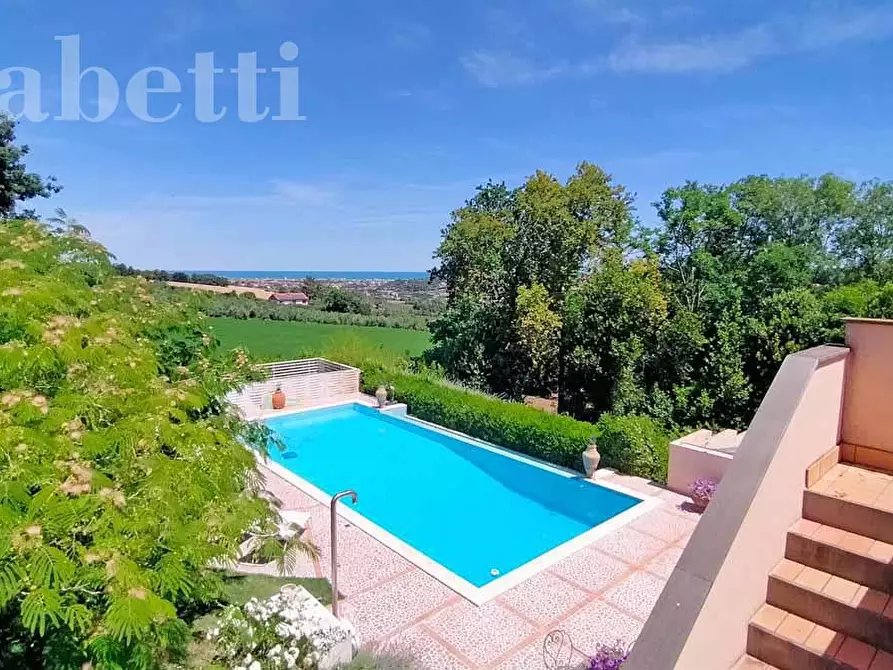 Immagine 1 di Villa in vendita  in Strada DEL GIARDINO, 185 a Senigallia