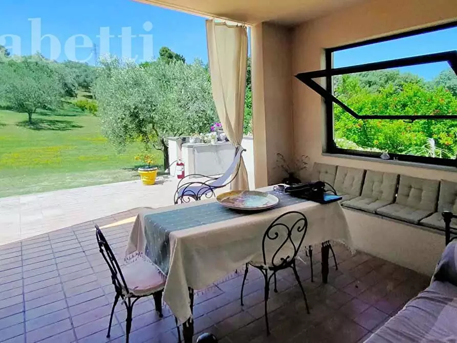 Immagine 2 di Villa in vendita  in Strada DEL GIARDINO, 185 a Senigallia