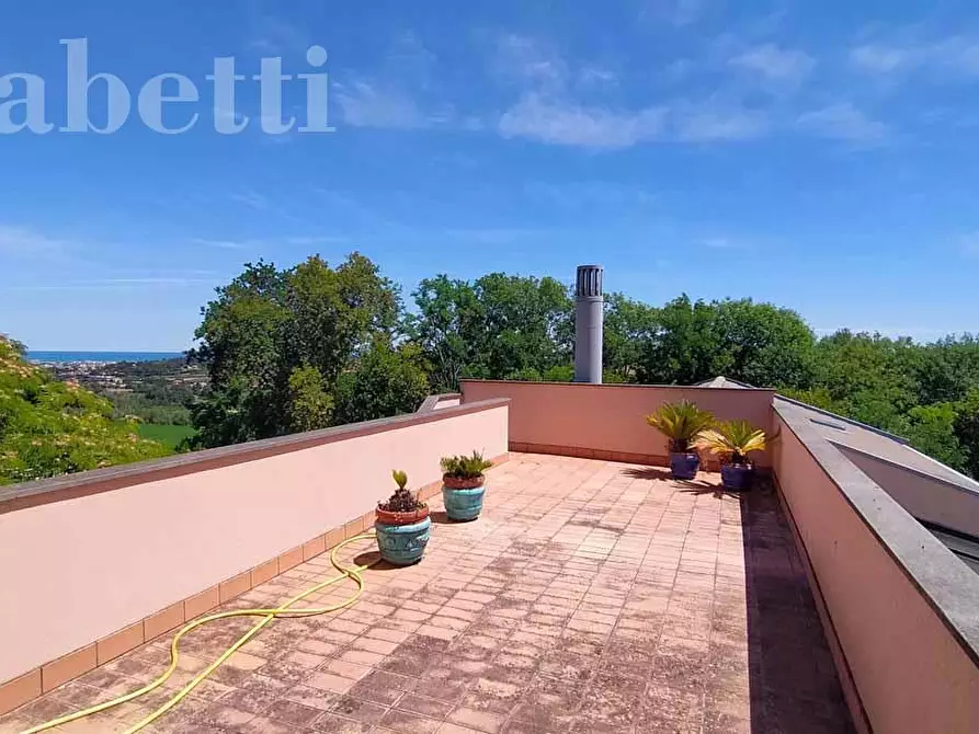 Immagine 17 di Villa in vendita  in Strada DEL GIARDINO, 185 a Senigallia