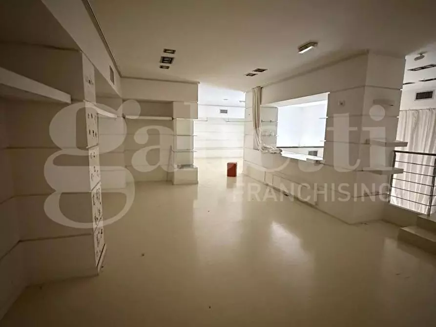 Immagine 4 di Attività commerciale in affitto  in Via Giovanni Primicerio, snc a Sant'anastasia