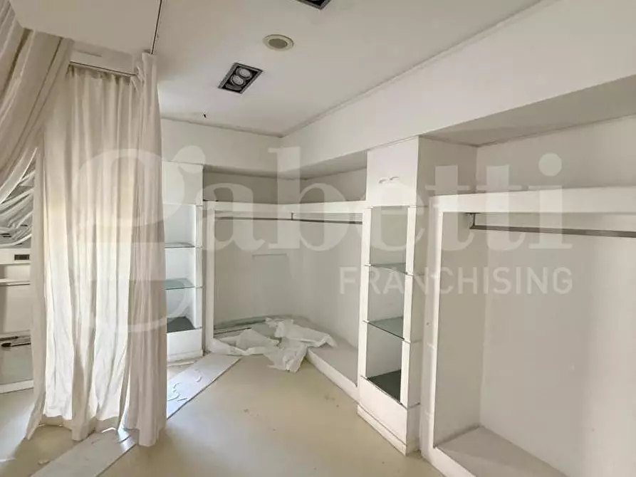 Immagine 12 di Attività commerciale in affitto  in Via Giovanni Primicerio, snc a Sant'anastasia