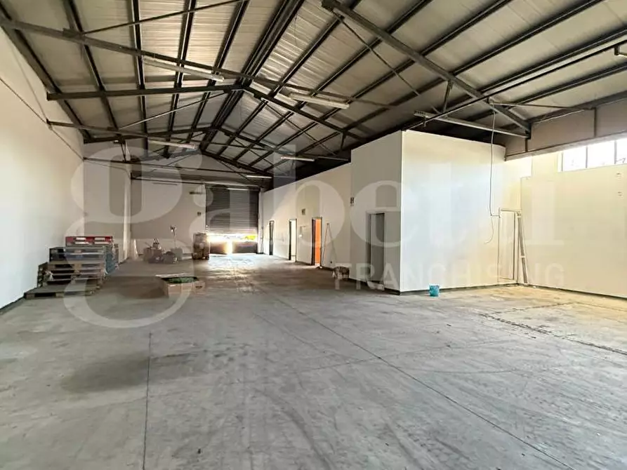 Immagine 6 di Attività commerciale in vendita  in Via Romani, snc a Sant'anastasia