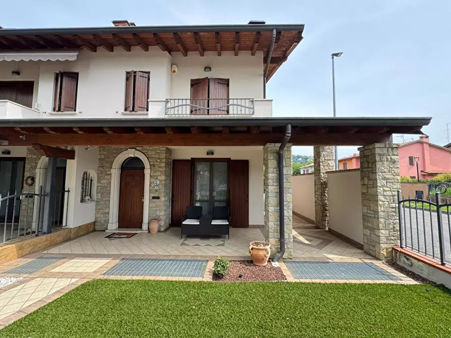 Immagine 2 di Casa bifamiliare in vendita  in Via UGO LA MALFA, 18 a Coccaglio