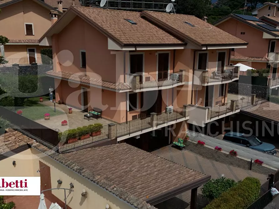 Immagine 4 di Villa in vendita  in Via Madonna dell'Indirizzo, 62 a Trecastagni