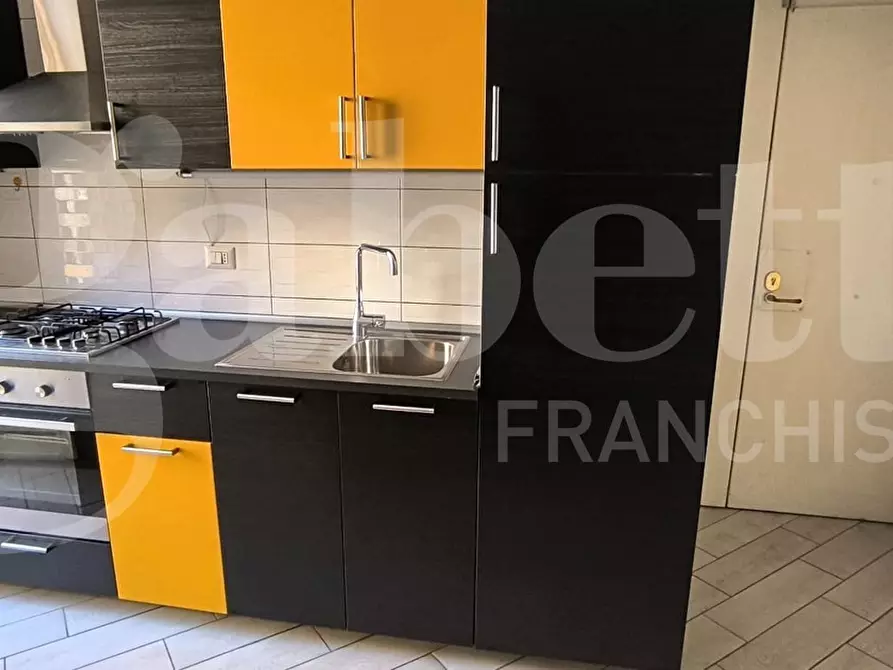 Immagine 3 di Appartamento in vendita  in Via Sant' Attanasio a Napoli