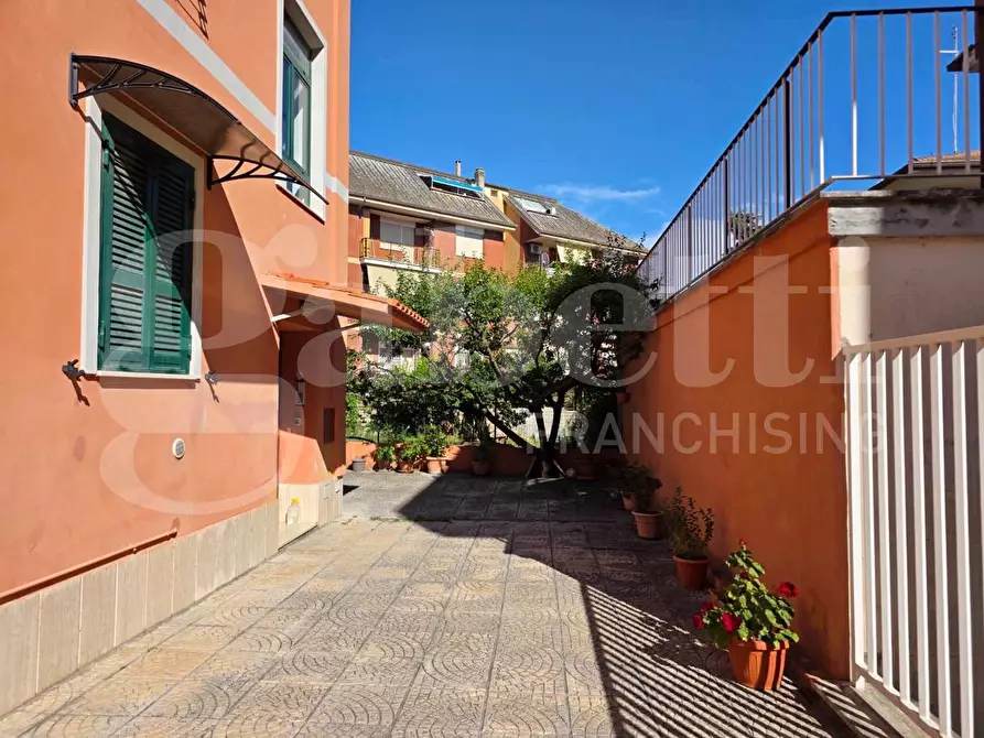 Immagine 3 di Appartamento in vendita  in Via degli Ordelaffi, 5 a Roma
