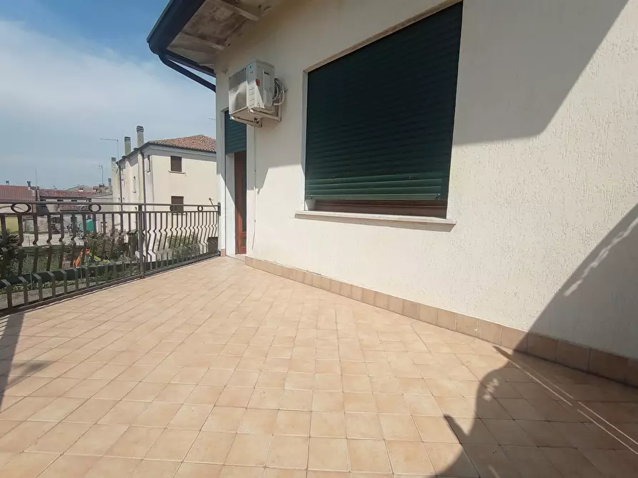 Immagine 15 di Appartamento in vendita  in Via Rottanova - Via Umberto Maddalena, 00 a Cavarzere