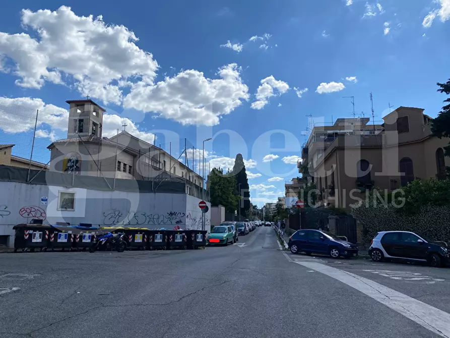 Immagine 3 di Negozio in vendita  in Via del Forte Boccea, 107-107A a Roma
