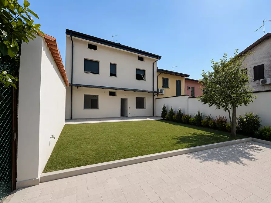 Immagine 7 di Appartamento in vendita  in Via Maglio, 16 a Castelcovati